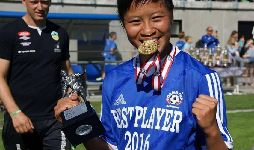 Fodboldspiller vinder af Dana Cup Hjørring med medalje og pokal 2016