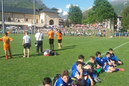 Νεανικό ποδοσφαιρικό τουρνουά Bardonecchia Cup, ομάδες στο γήπεδο και θεατές