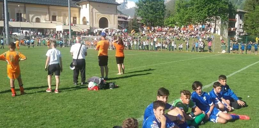 Youth soccer tournament Bardonecchia Cup, teams on the pitch and audience