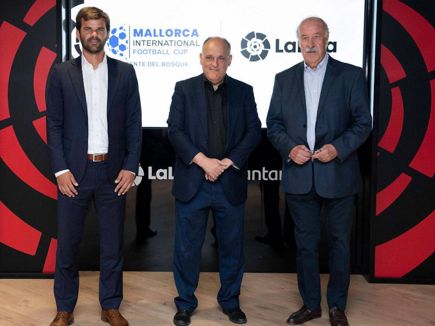 Veranstalter des Mallorca International Football Cup auf einer Pressekonferenz