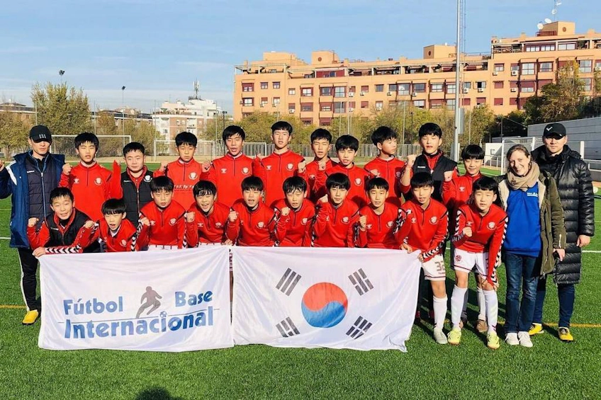 Zuid-Koreaans jeugdvoetbalteam op het Madrid International Cup-toernooi