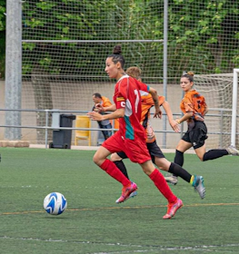 فرق كرة القدم النسائية تلعب في كأس الصيف الدولية