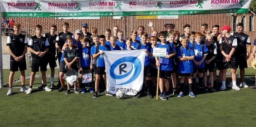 年轻足球运动员参加Copa Sant Vicenç锦标赛