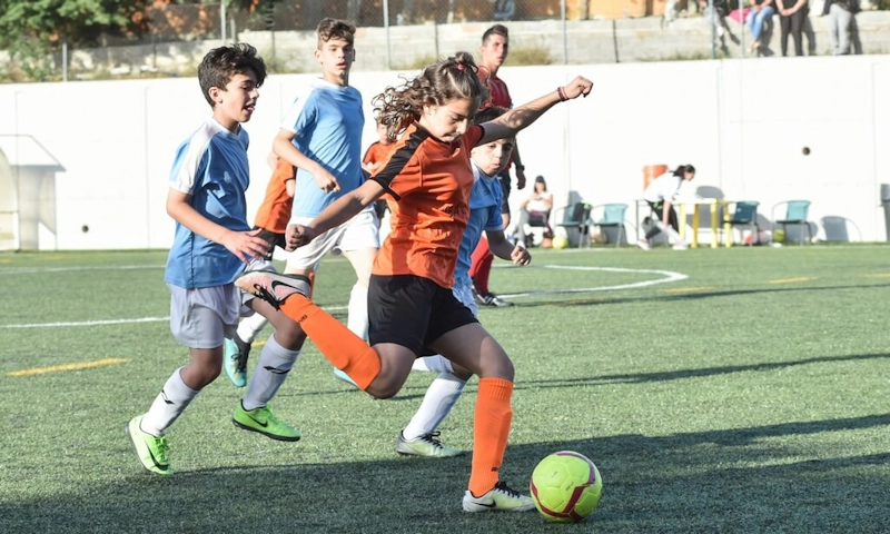Unge fotballspillere på Soccer Stars Youth Festival