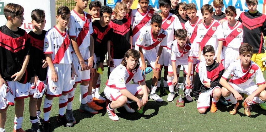 Youth soccer teams at the Madrid Youth Cup award ceremony