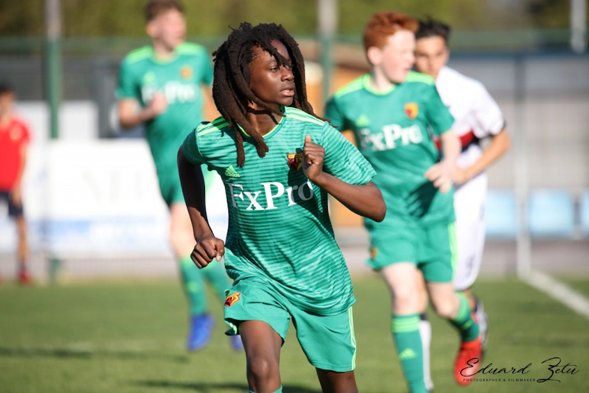 Młody piłkarz w zielonym stroju na turnieju Gallini Cup Budapest
